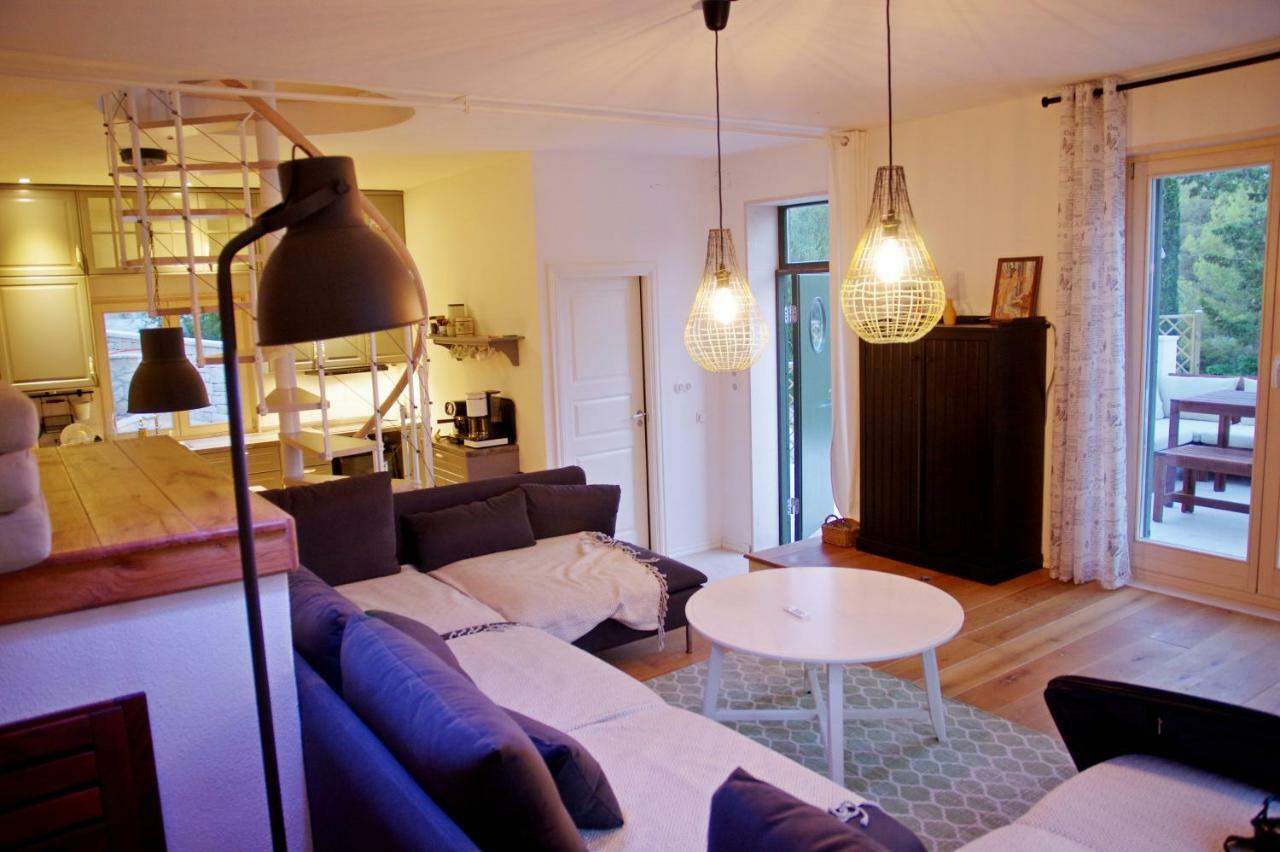 Holiday Home Nevista Sumartin Exteriér fotografie